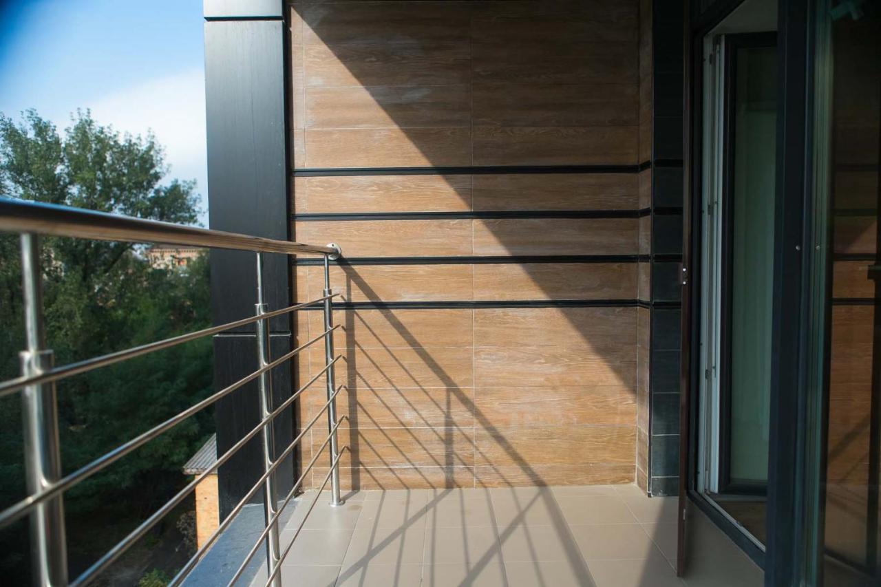 Stylish 1 Bedroom Studio Near Most City Dnipro Exterior photo